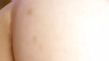 chica delgada con tetas elásticas se porno xnxx maduras entrega a un extraño con placer
