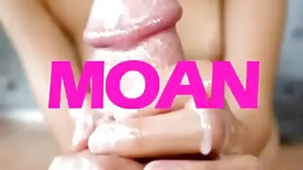 La porno maduras 60 rubia se metió los dedos en el coño y comenzó a masajear