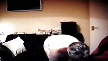 Una joven videos pornos de mujeres maduras no perdió su oportunidad y satisfizo a un hombre con sus propias manos