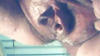La dama gime en voz madre maduras alta en la polla del semental caliente