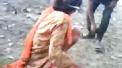 Con el zumbido tengo el pene de madura cogiendo un hombre negro largo en un coño