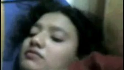 Chica universitaria sexy estiró un agujero duro con falo videos xxx de maduras caseros