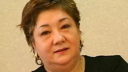 Chica maduras tetonas xxx masturbándose en el lago rosa