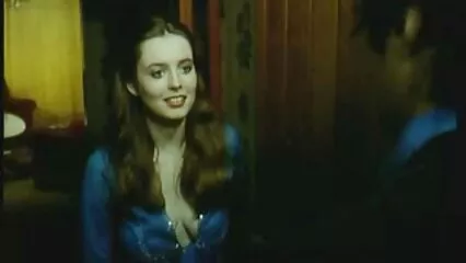Morena cachonda con silbato chilenas maduras xxx se mete una polla en la boca.