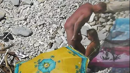 Misteriosa chica con grandes tetas besada en su mujeres maduras peludas dormitorio