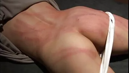 El peludasxxx hombre del relleno caliente bajó las tetas de su novia