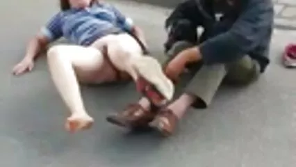 joven se encontró y tuvo sexo en invierno en la cuarentonas follando calle besado