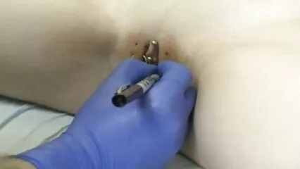 Para pasar maduras insestuosas una velada agradable, la morena enmarcó su vagina