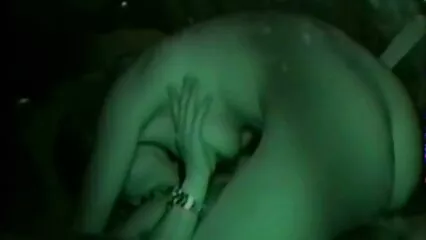 Chico joven Digitación su polla flácida en maduras lindas porno el culo chica