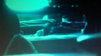 La rubia delgada maduras españolas con jovenes estaba sentada en un miembro sobresaliente