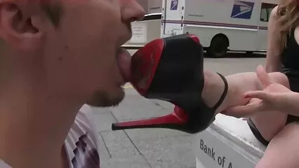Faker xxx maduras mexicanas besó a una chica en la garganta y arrojó un gran esperma.