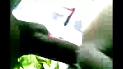 Madame lesvianas maduras medias masturbándose en silla de cuero