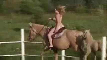 Después de bañarse, la pelirroja estaba video de maduras x en un falo negro.