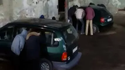 besa porno cuarentonas a una hermosa rubia en un elegante dormitorio
