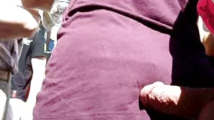 Besó a su marido y permitió que otro amante se follara follando a una madurita a una rubia.