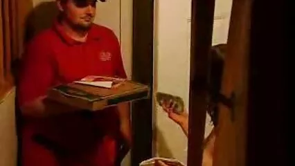 Elfo hermosa maduras reales xxx lamiendo la polla de un chico joven