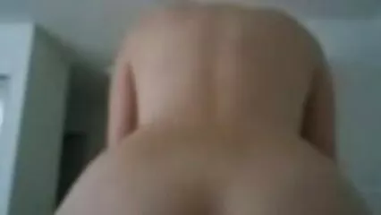 La dama de las maduras alemanas follando gafas es jodidamente dura.
