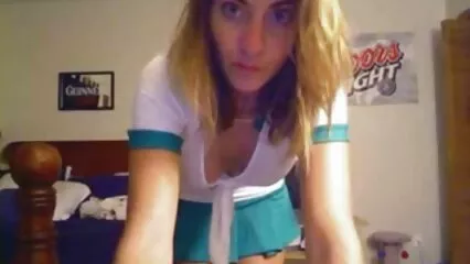 El tipo hizo comer a un gato y puso a una niña bonita en el kurac madura porno xxx